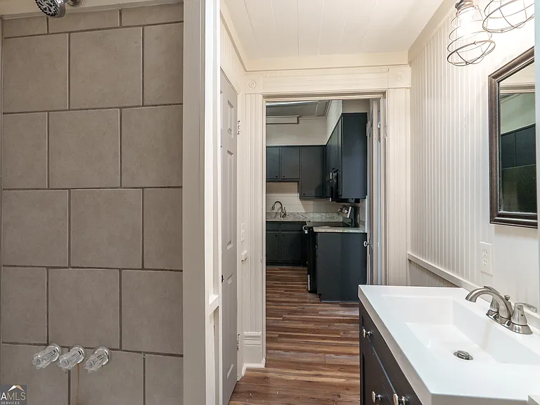243 Boulevard #B — Photo 18