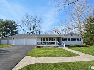 1623 Village Green Rd, Petersburg, IL