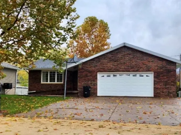 208 N 10th St, Bellevue, IA 52031