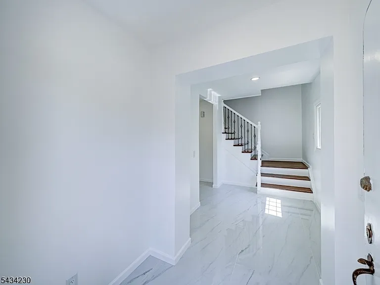 217 Heywood Ave — Photo 22