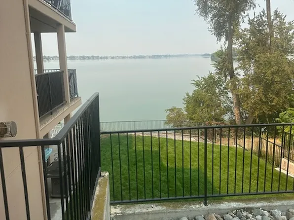 2900 Marina Shores Dr #107, Moses Lake, WA 98837