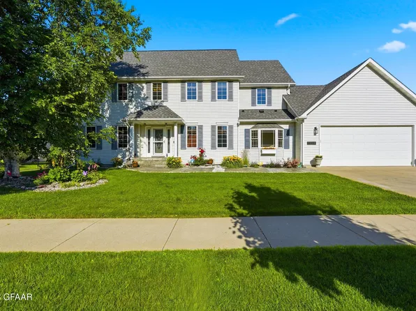 1350 S 38th St, Grand Forks, ND 58201