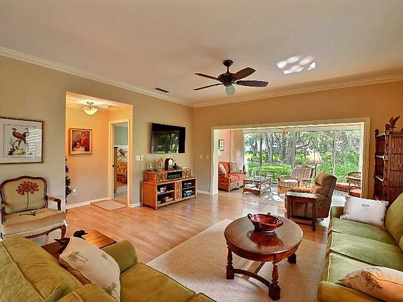 5th image of 125 E Park Shores Cir