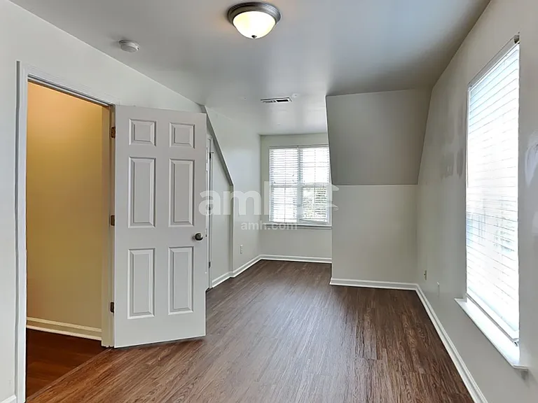1438 Pleasant Garden Ln — Photo 13