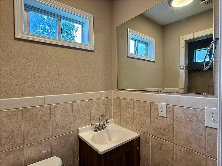 2519 Paul Quinn St — Photo 12