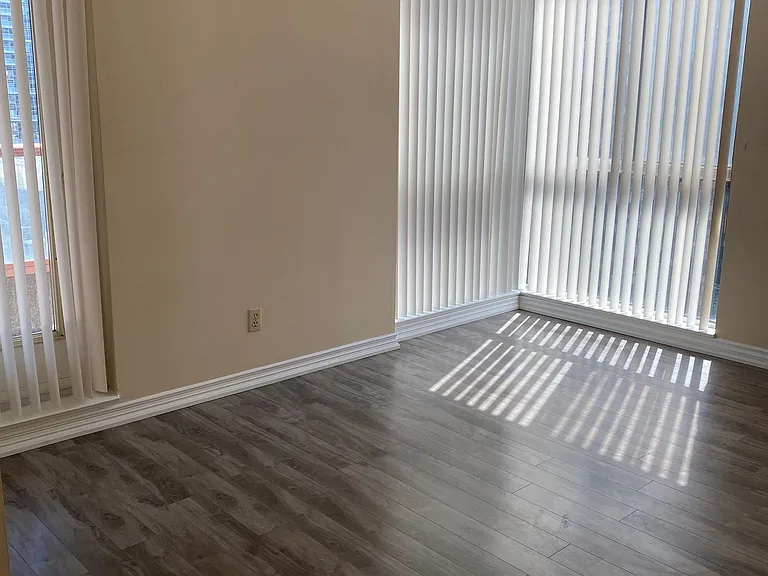 736 Bay St #1410 — Photo 23
