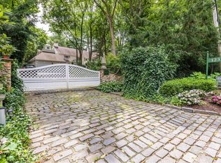1232 Plandome Rd, Manhasset, NY 11030
