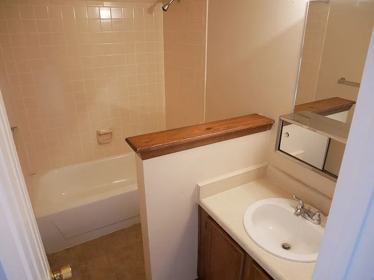 7612 Clover Hill Dr — Photo 9