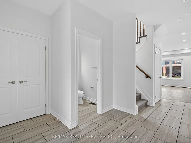 4 Bergenstein Cres — Photo 6