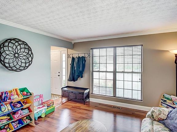 4th image of 915 Glyn Morgan Ct