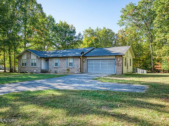 3rd image of 367 Camelia Dr