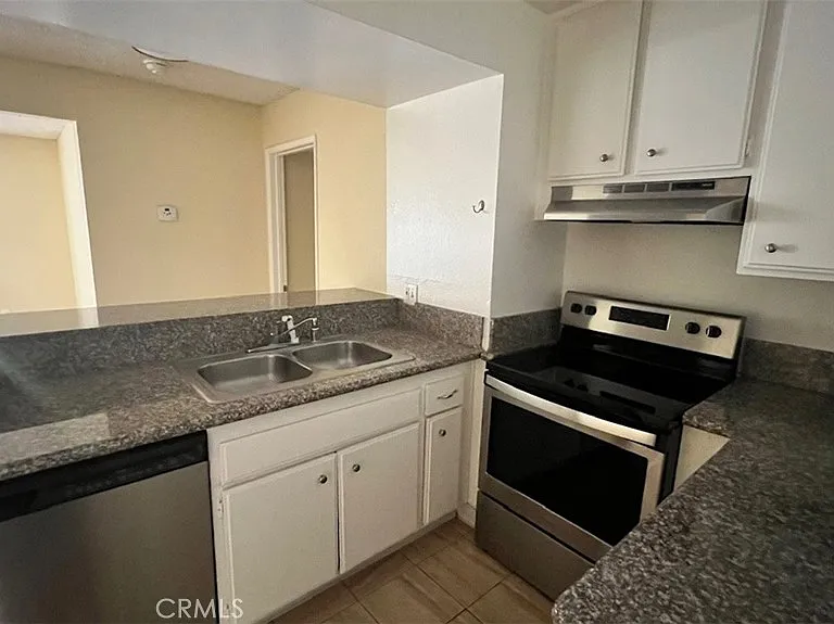 15425 Sherman Way #101 — Photo 4