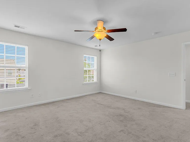 212 Longford Dr — Photo 36