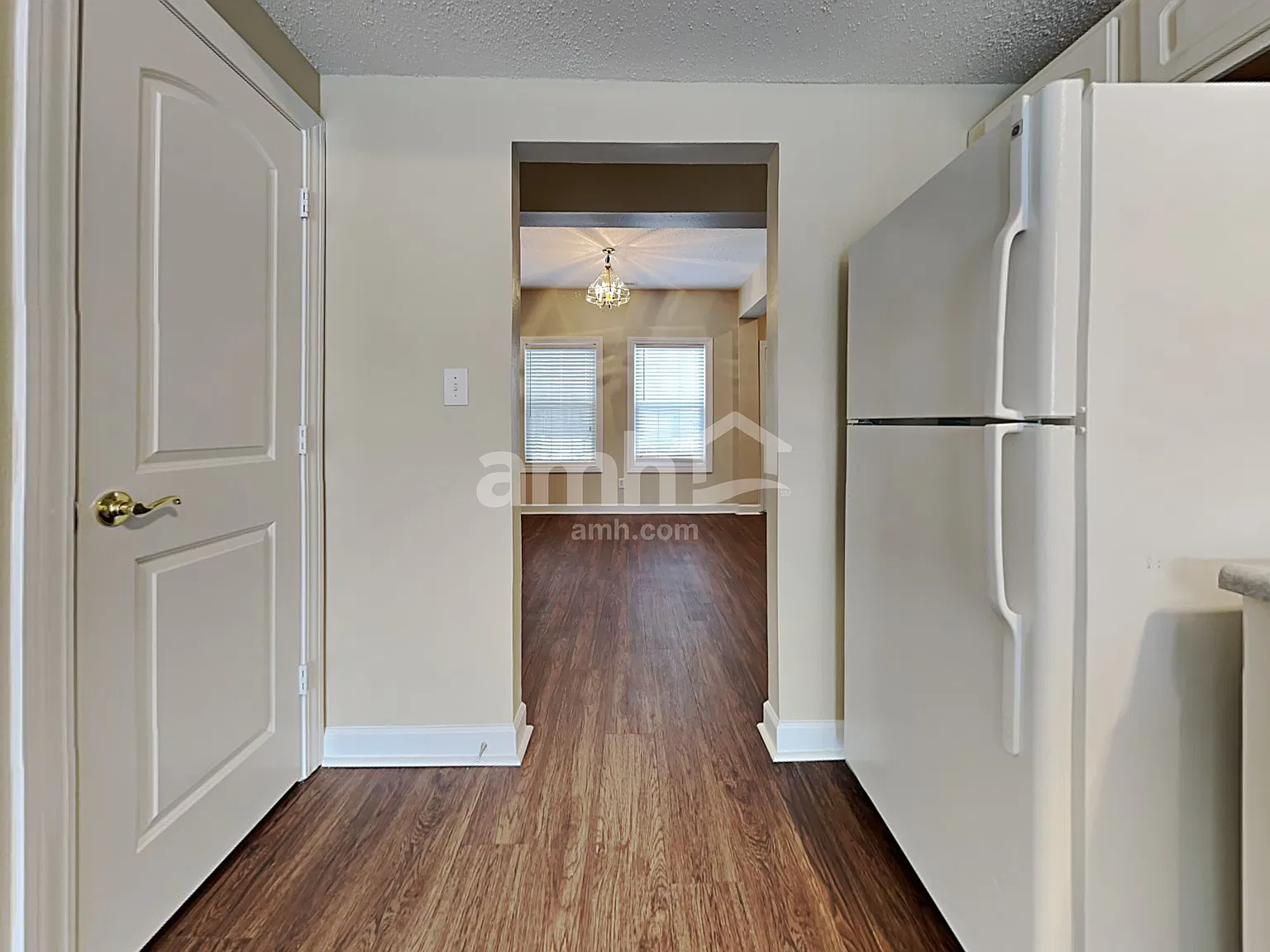 4 bed, 2.5 bath, 2358 sqft, $2,265 — Photo 4