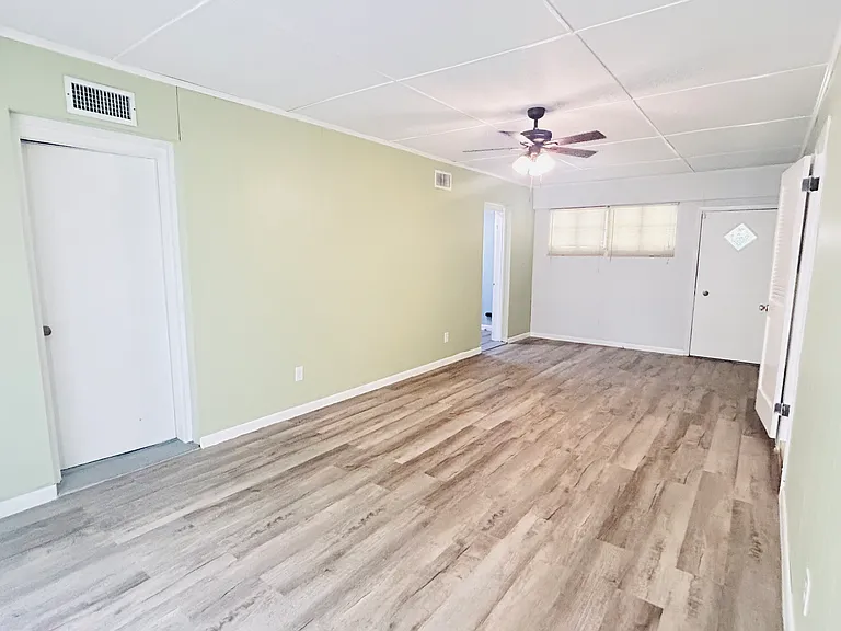 910 Saint Catherine Dr — Photo 20