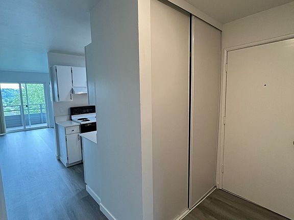 4th image of 351 Vuemont Pl NE APT 106