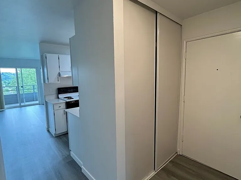 Vuemont - Renovated Modern Apartments - Renton — Photo 5