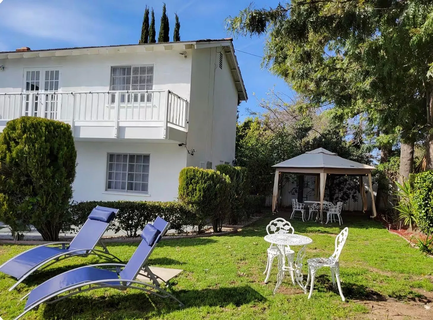 Resort-style 5 bedroom Thousand Oaks home with a pool! — Photo 4