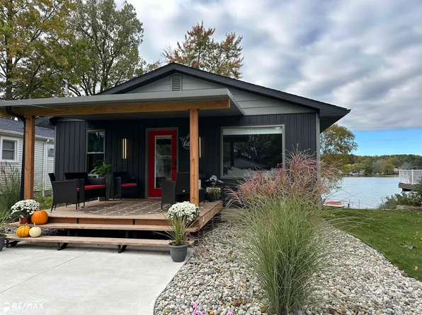 6127 Byram Lake Dr, Linden, MI 48451