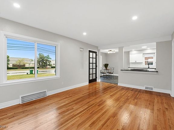 5th image of 29601 Lake Shore Blvd