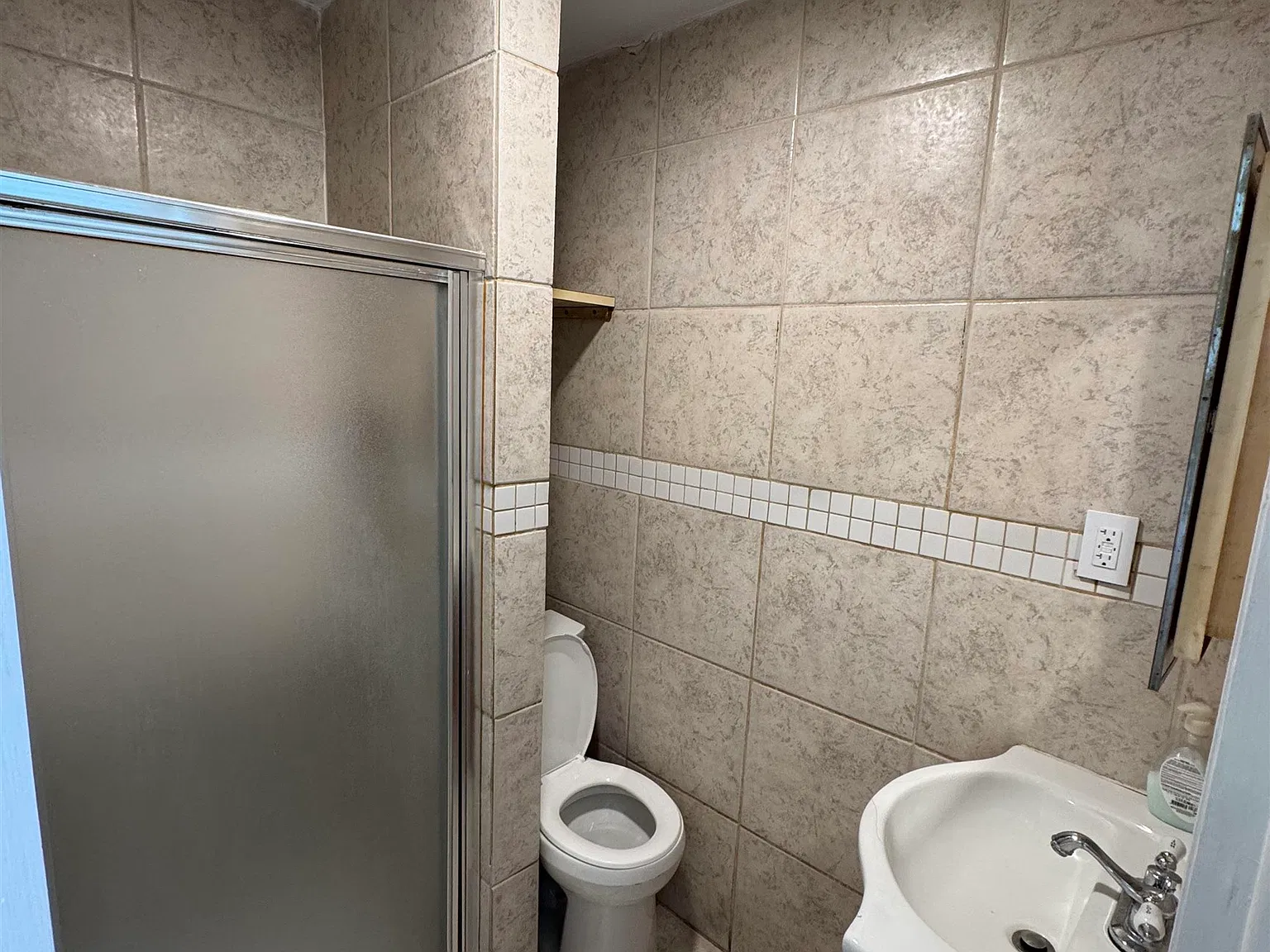 2 bed, 1.0 bath, 850 sqft, $2,000 — Photo 2