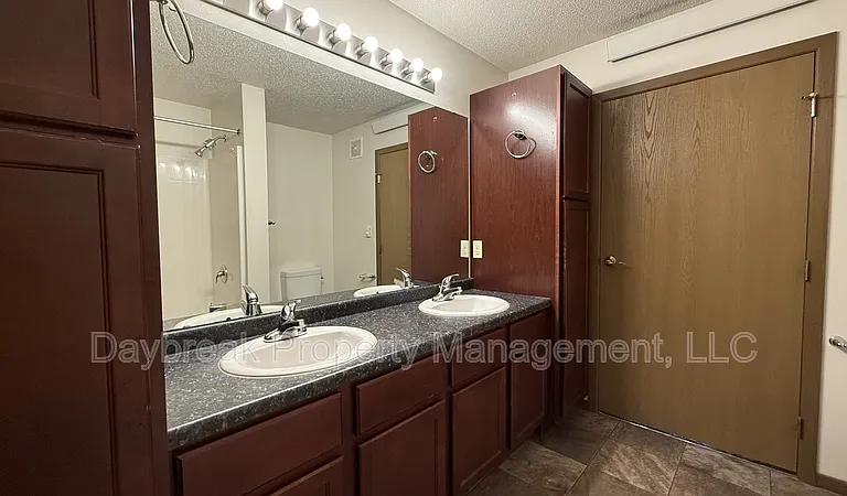 317 16th St S #4 — Photo 12