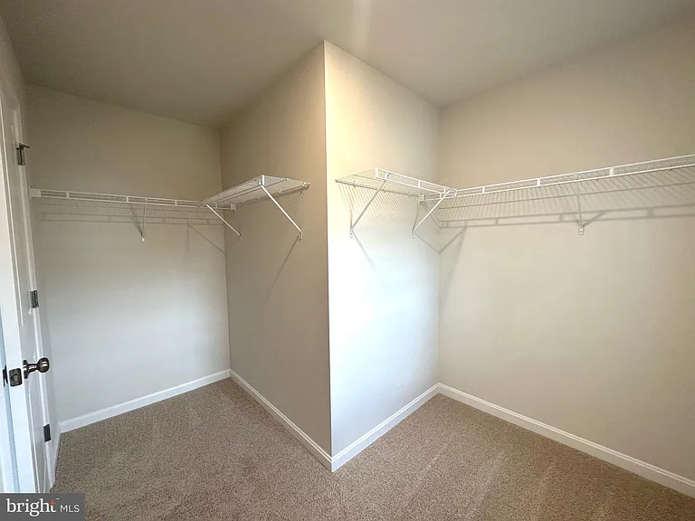 124 Charing Cross Dr — Photo 17