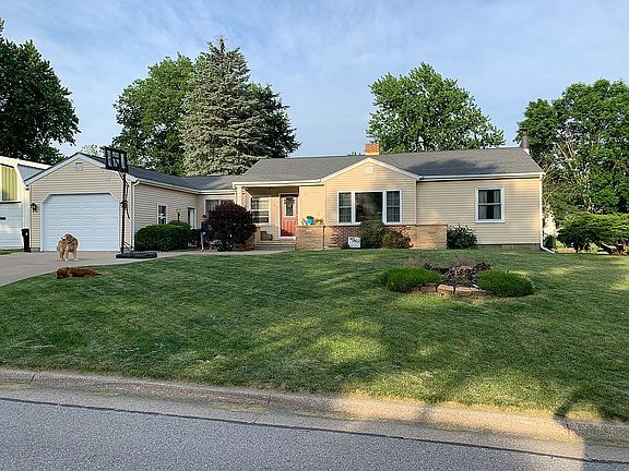 Front of home/ Frontyard