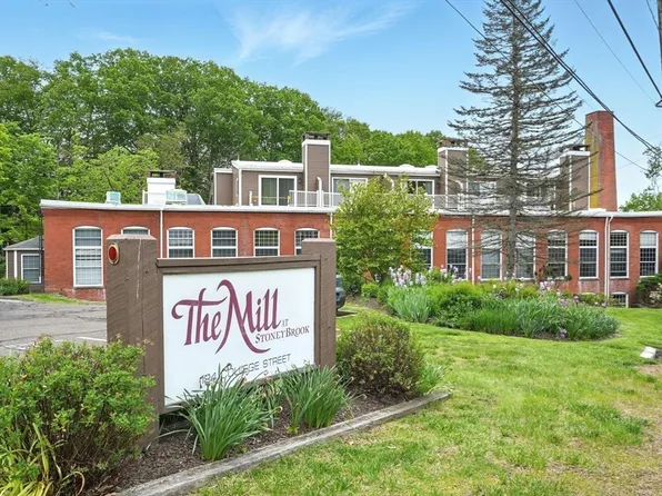 124 College St APT 20, South Hadley, MA 01075