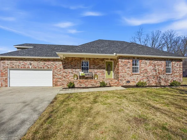 1011 Adam Ct, Cottontown, TN 37048