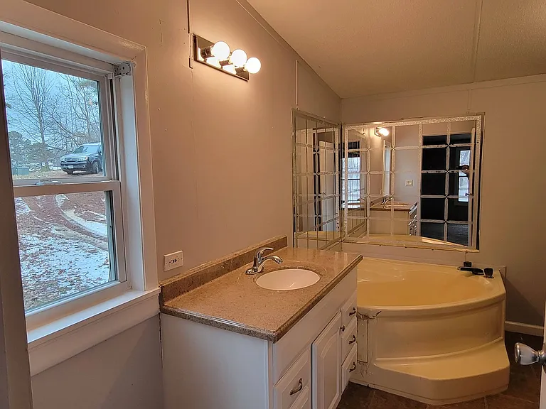 107 Dave McCracken Rd — Photo 3