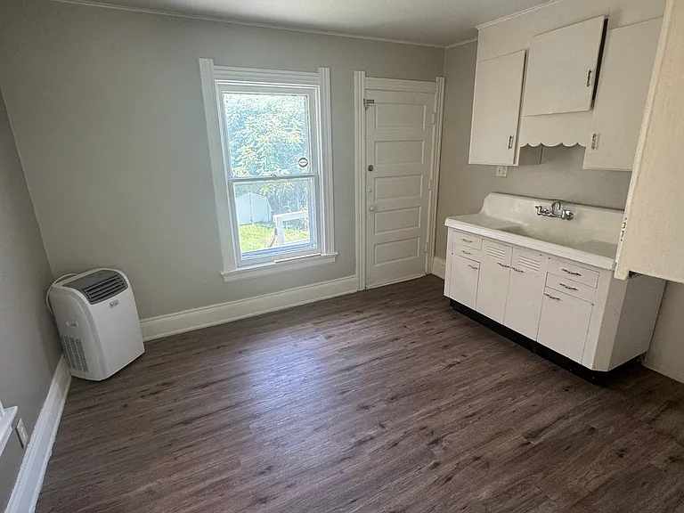 2727 Robinwood Ave — Photo 6
