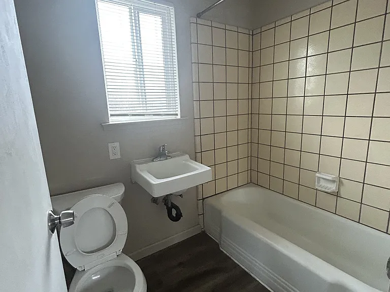 122 Blackburn St #1 — Photo 3