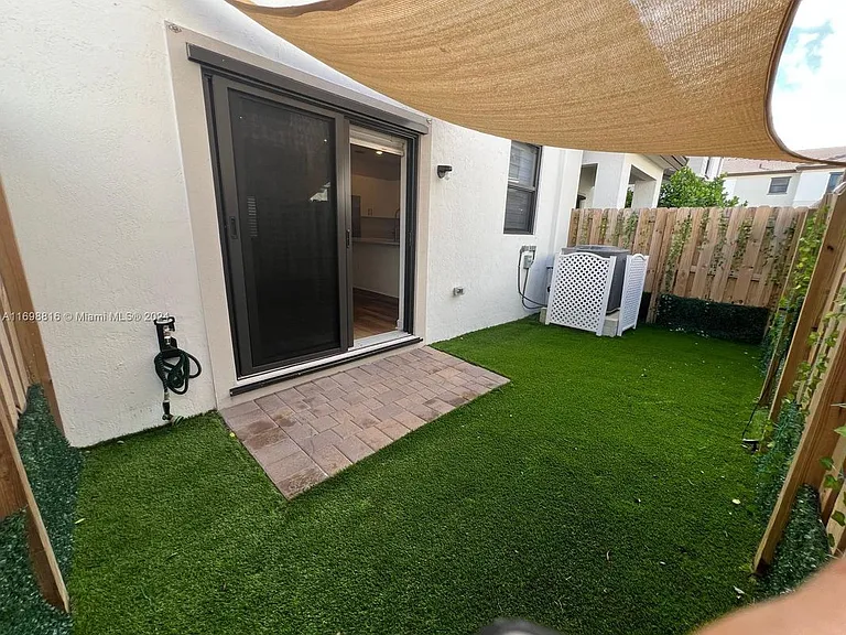 256 SW 159th Ter #TOWNHOUSE — Photo 6