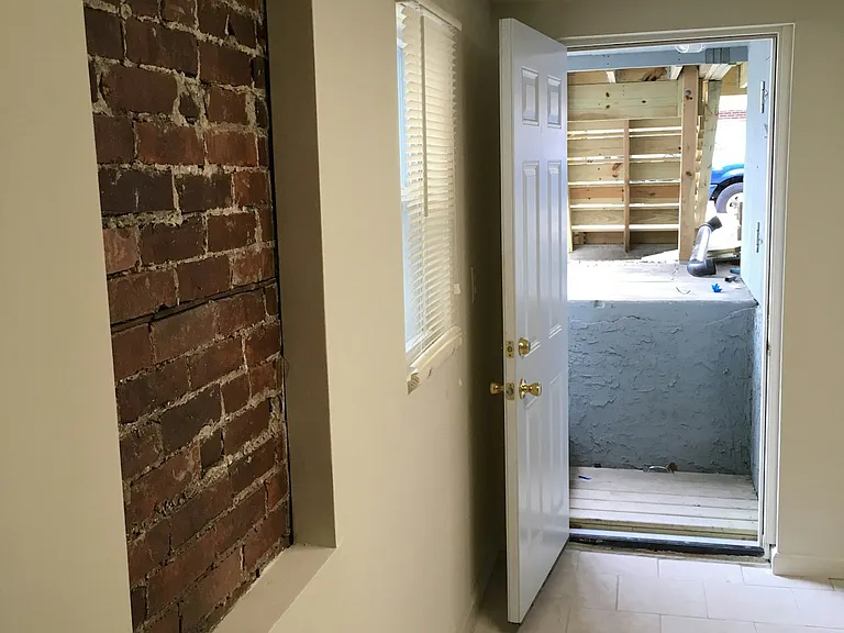 25 S Oakland Ave #LOWER LEVEL — Photo 2