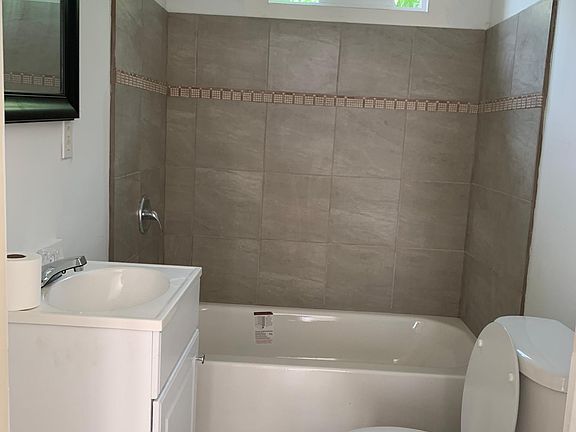 3rd image of 1431 W 102nd St #2