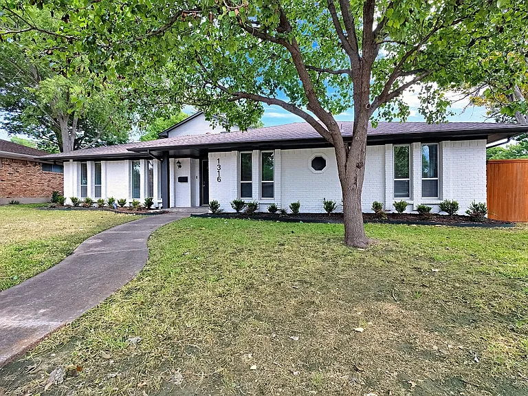 1316 Edgefield Dr — Photo 1