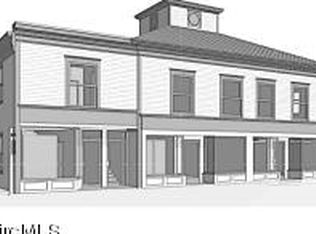 27 Housatonic St, Lenox, MA 01240