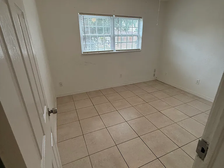 3009 W Beach St — Photo 9