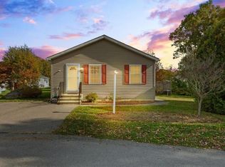 84 Lark Ln, Tiverton, RI 02878