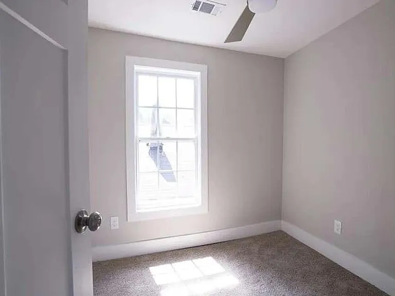 954 Parsons St SW — Photo 10