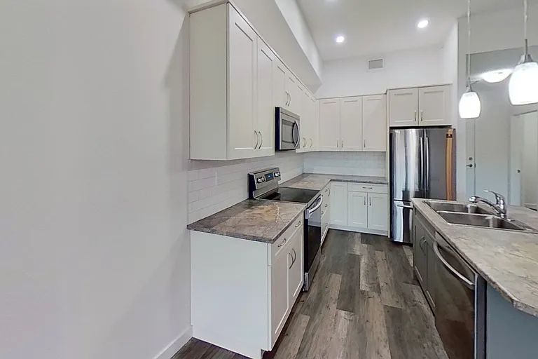 439 Makenny St #203 — Photo 1