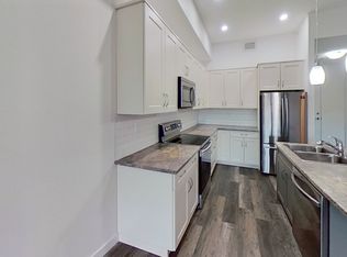 439 Makenny St #203, Hinton, AB T7V1H3