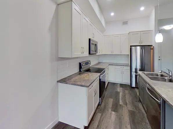 439 Makenny St #203, Hinton, AB T7V 1H3