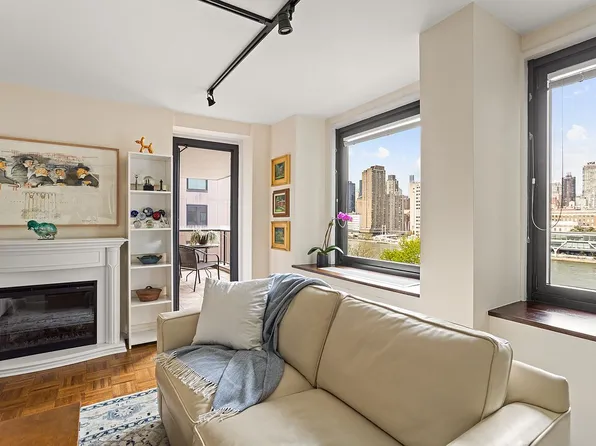 531 Main St APT 920, New York, NY 10044