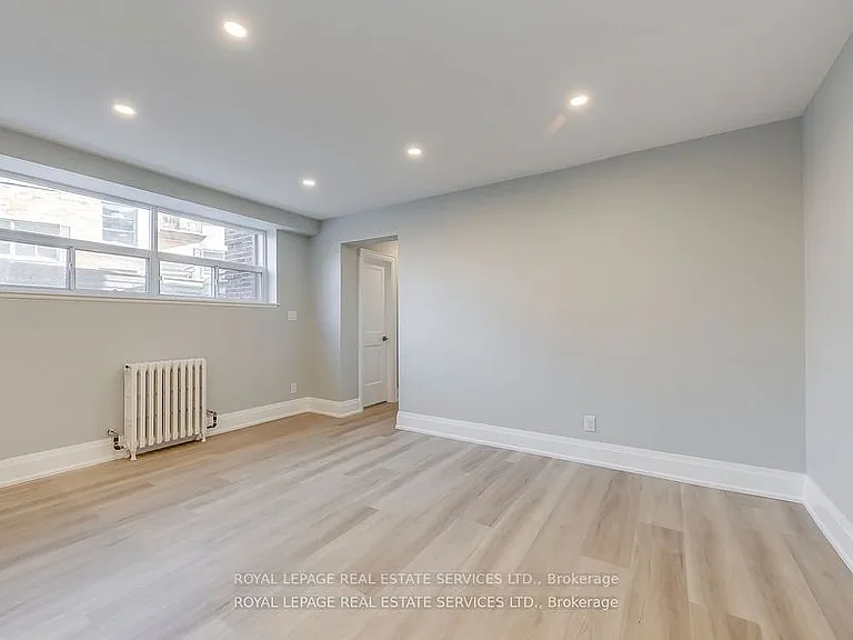 320 Lakeshore Rd W #2 — Photo 5