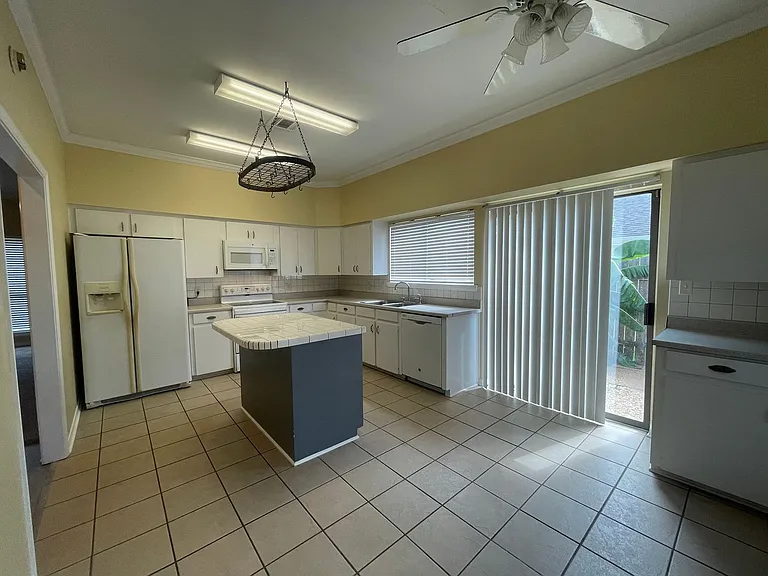 409 Teak Dr — Photo 10