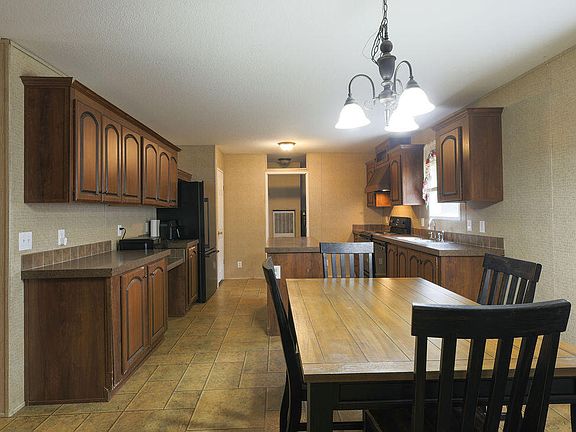 3rd image of 4050 Pond Loop Rd