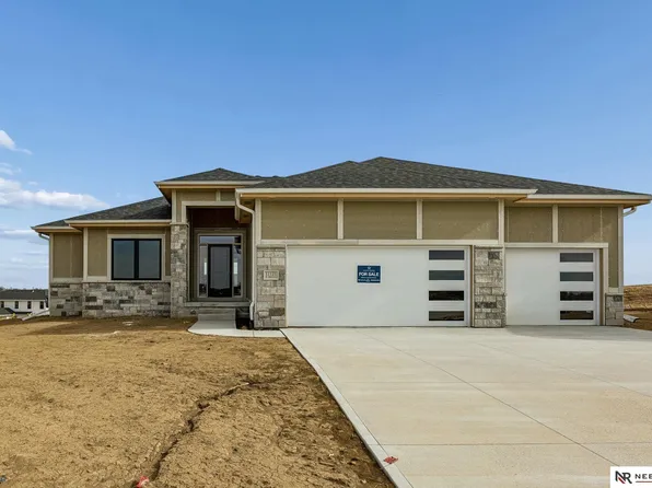11121 N 162nd Cir, Bennington, NE 68007