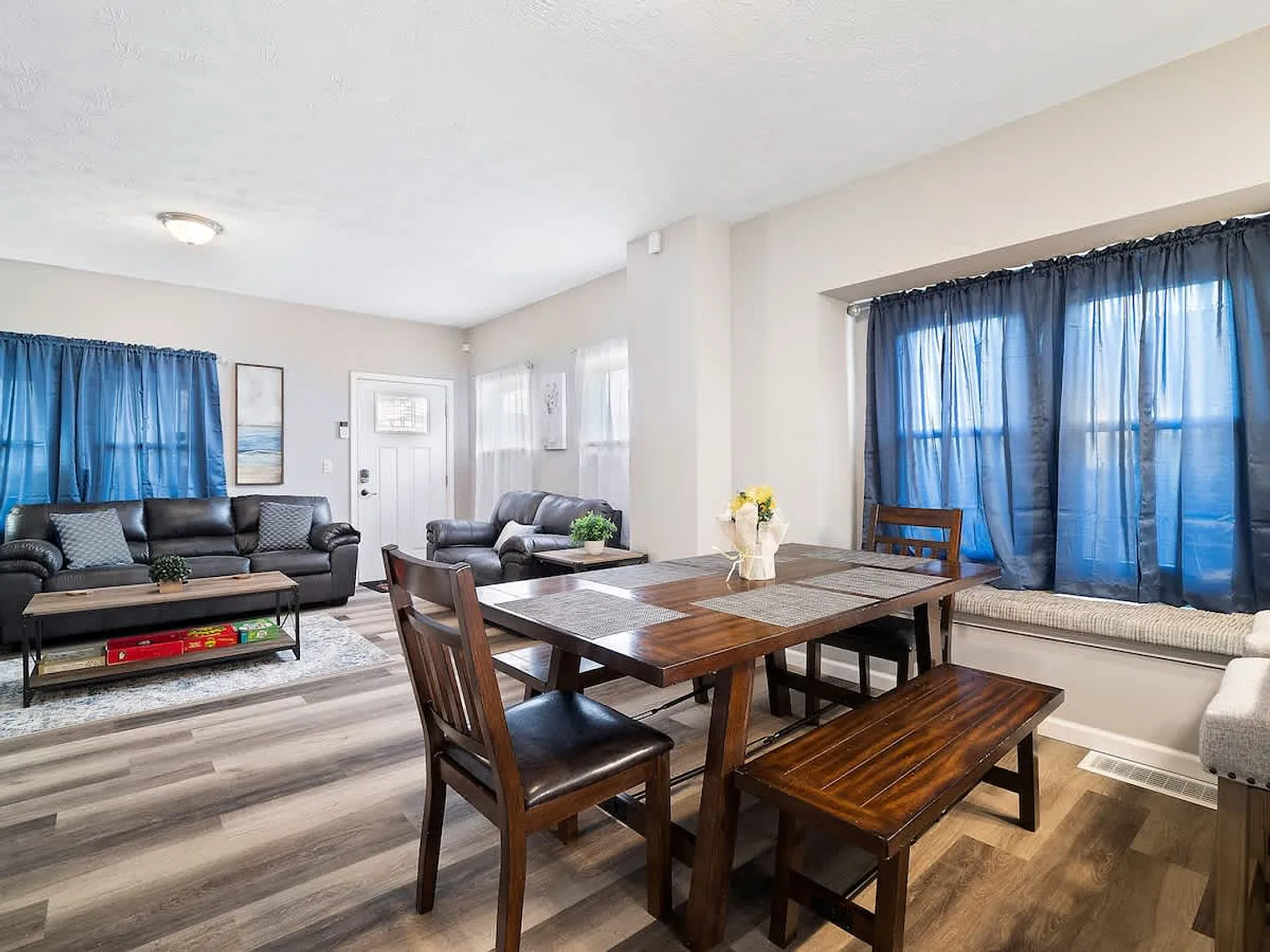 4 bed, 2.0 bath, 10763 sqft, $3,346 — Photo 2